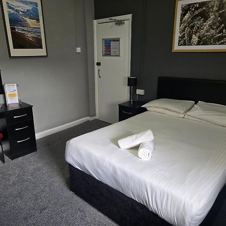 Peek-A-Booze - Budget Hotel - Adults Only Blackpool Luaran gambar