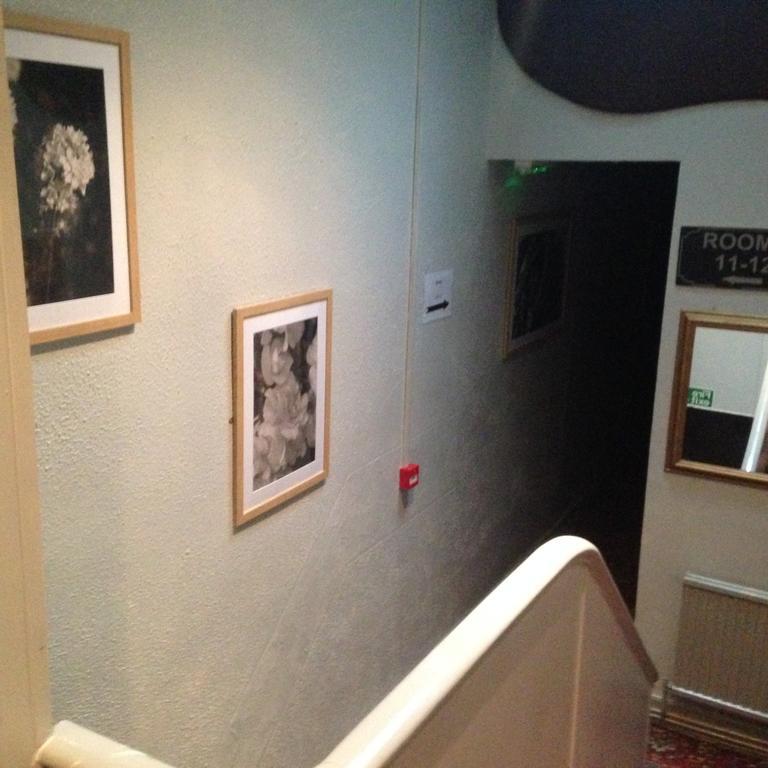 Peek-A-Booze - Budget Hotel - Adults Only Blackpool Luaran gambar
