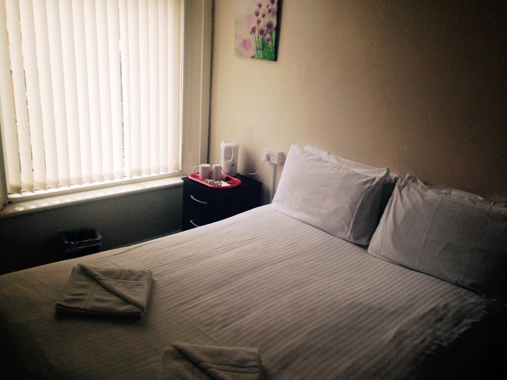 Peek-A-Booze - Budget Hotel - Adults Only Blackpool Bilik gambar