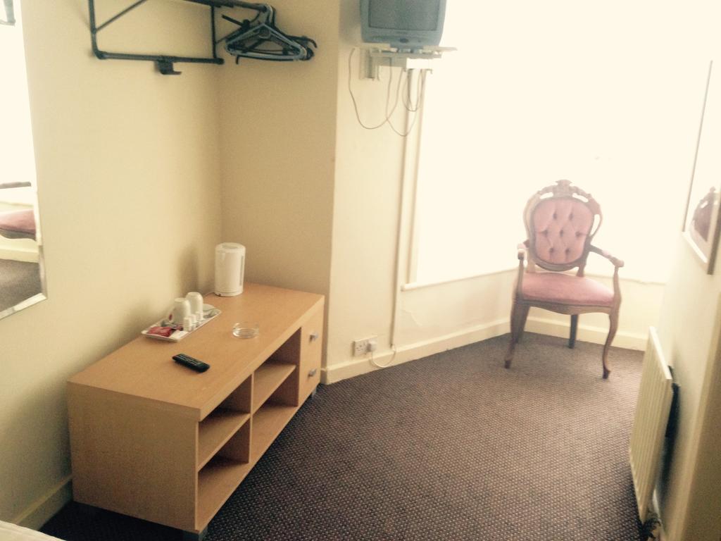 Peek-A-Booze - Budget Hotel - Adults Only Blackpool Bilik gambar