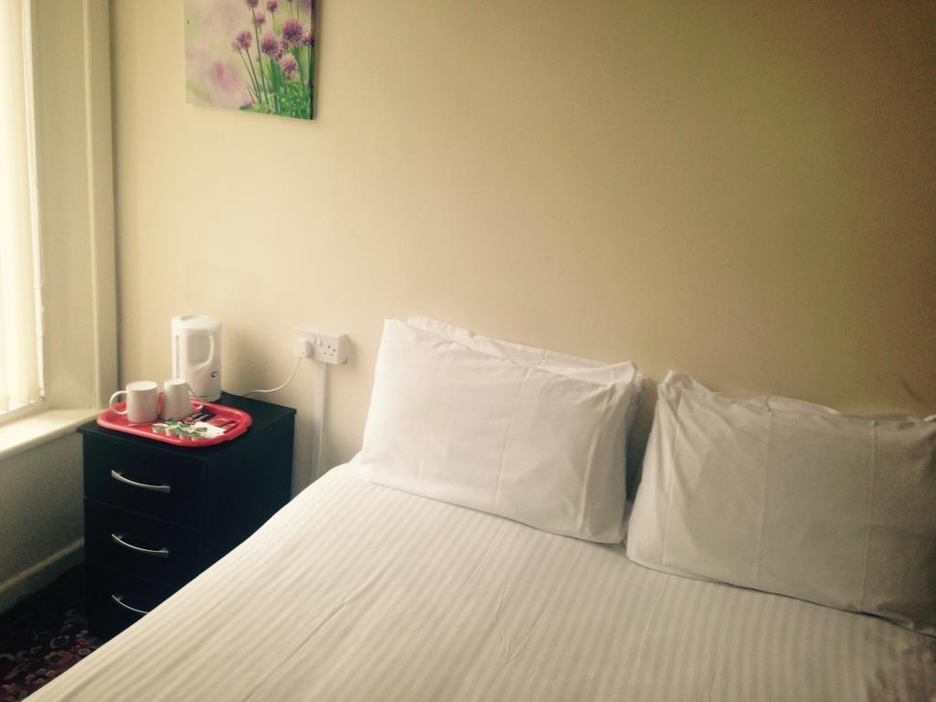 Peek-A-Booze - Budget Hotel - Adults Only Blackpool Bilik gambar